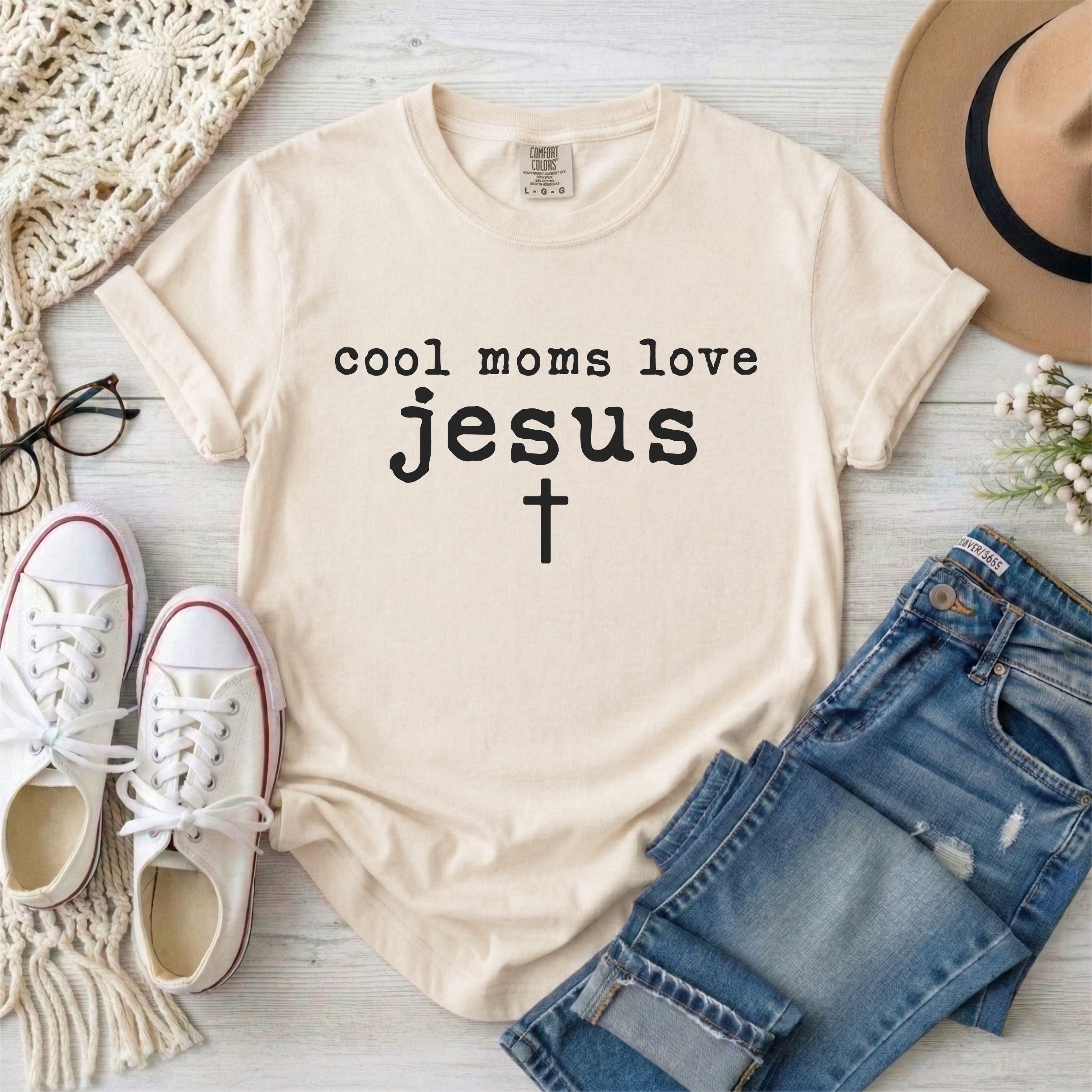 Cool Moms Love Jesus Minimalist T-Shirt