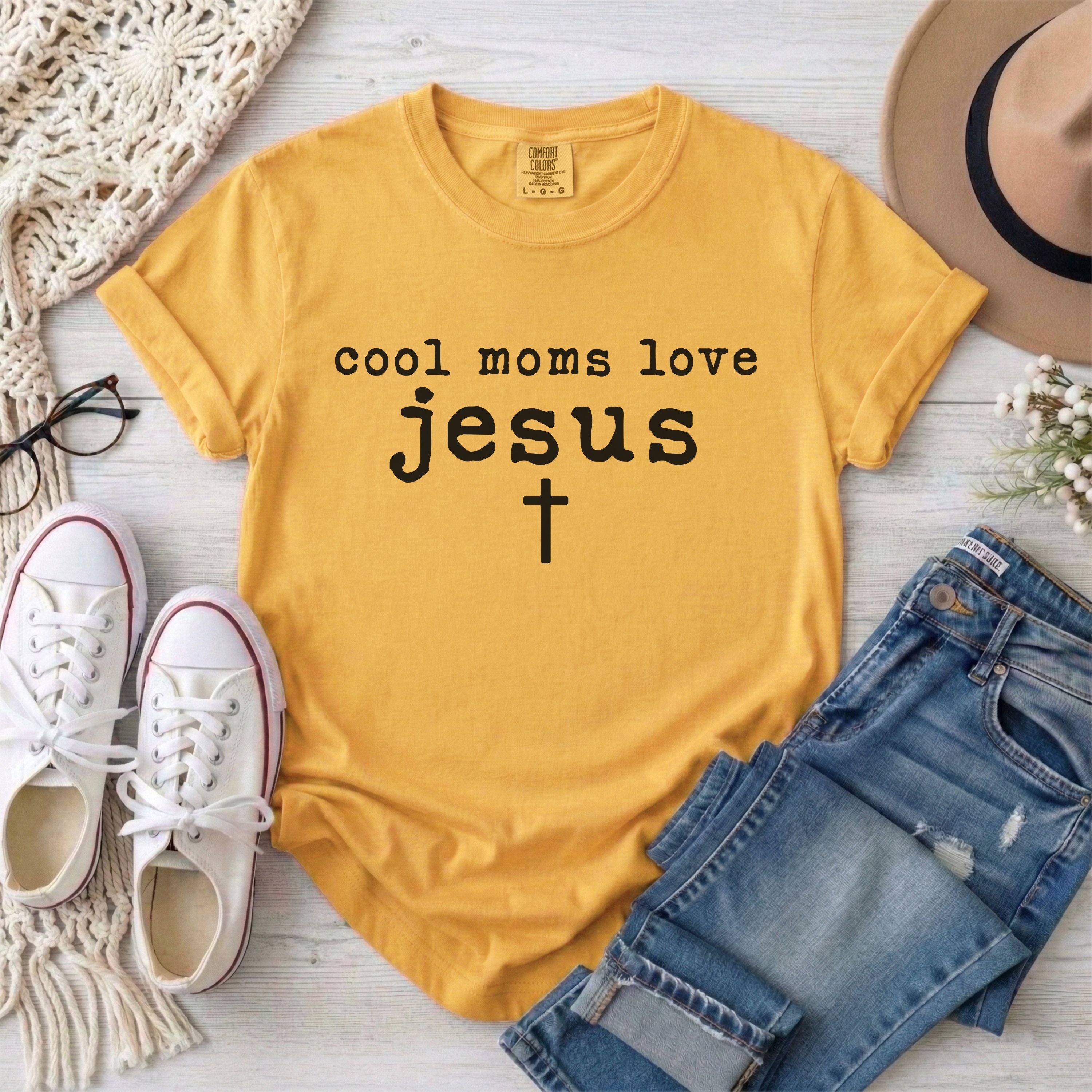 Cool Moms Love Jesus Minimalist T-Shirt