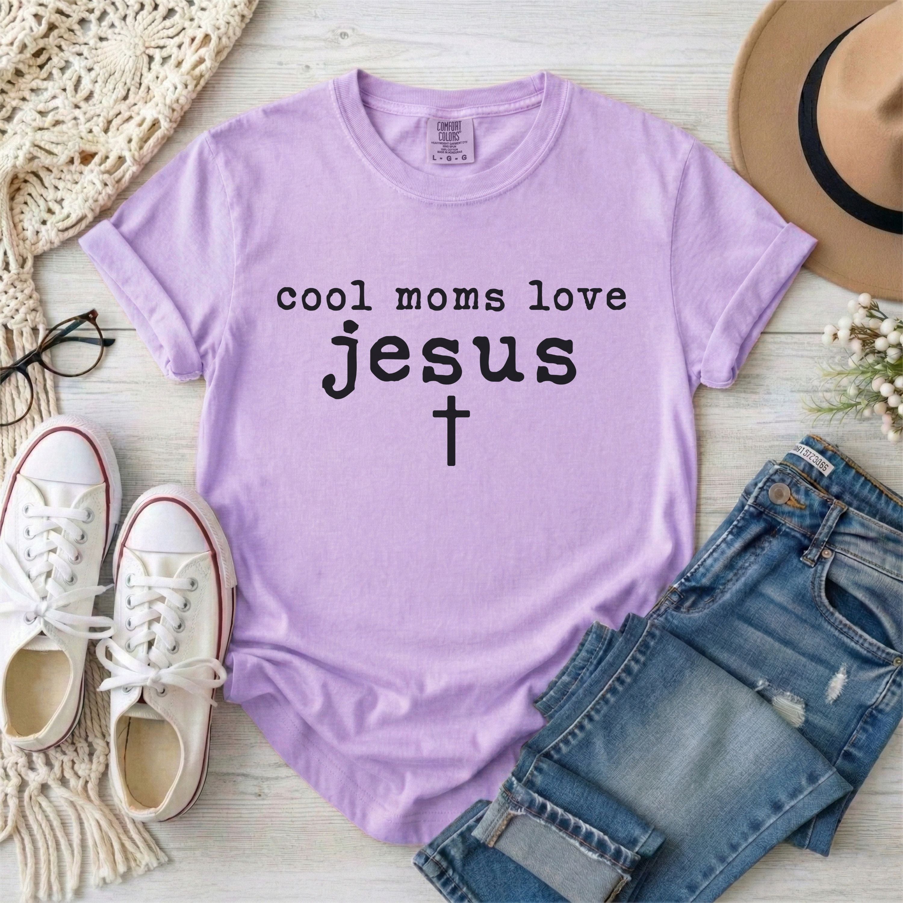 Cool Moms Love Jesus Minimalist T-Shirt
