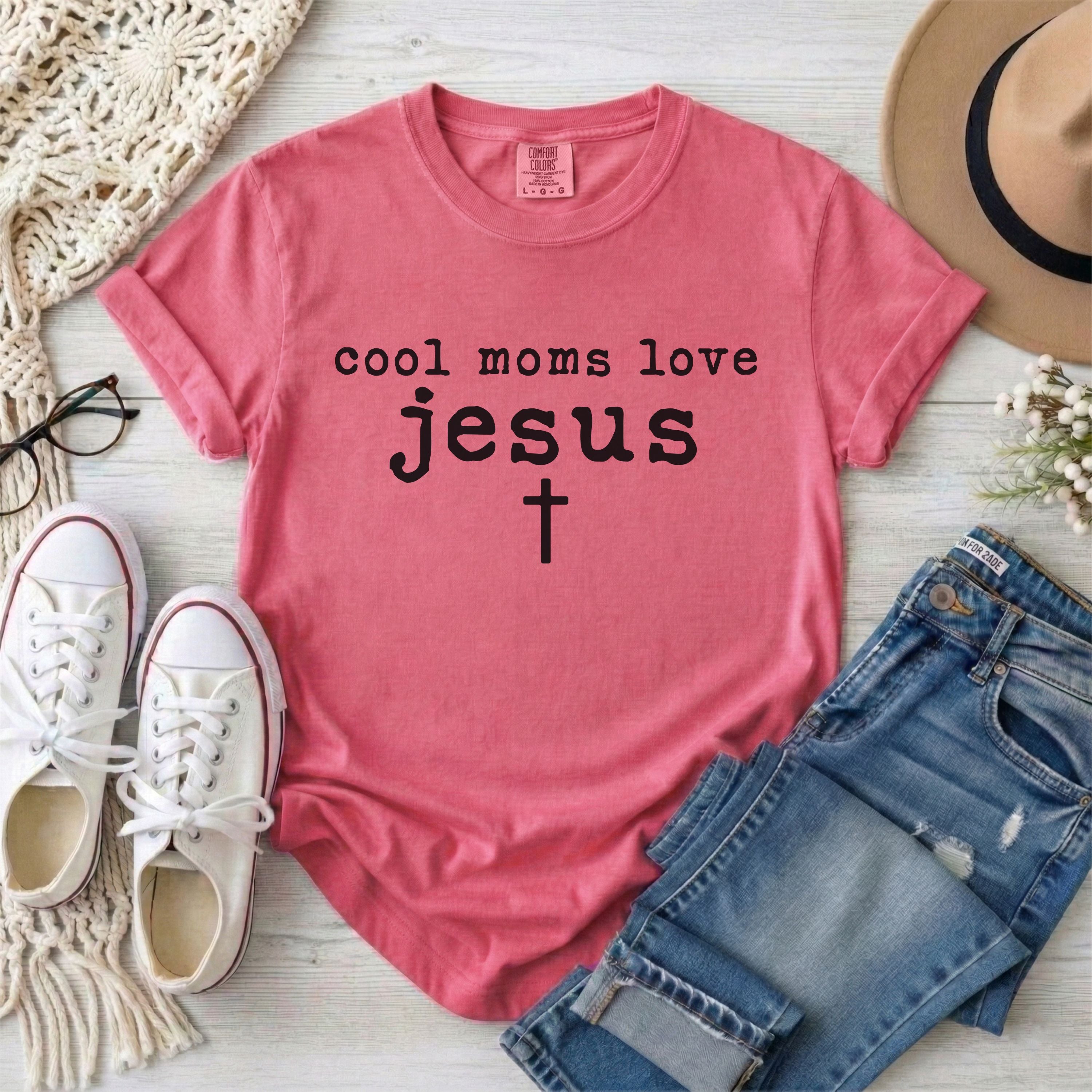 Cool Moms Love Jesus Minimalist T-Shirt