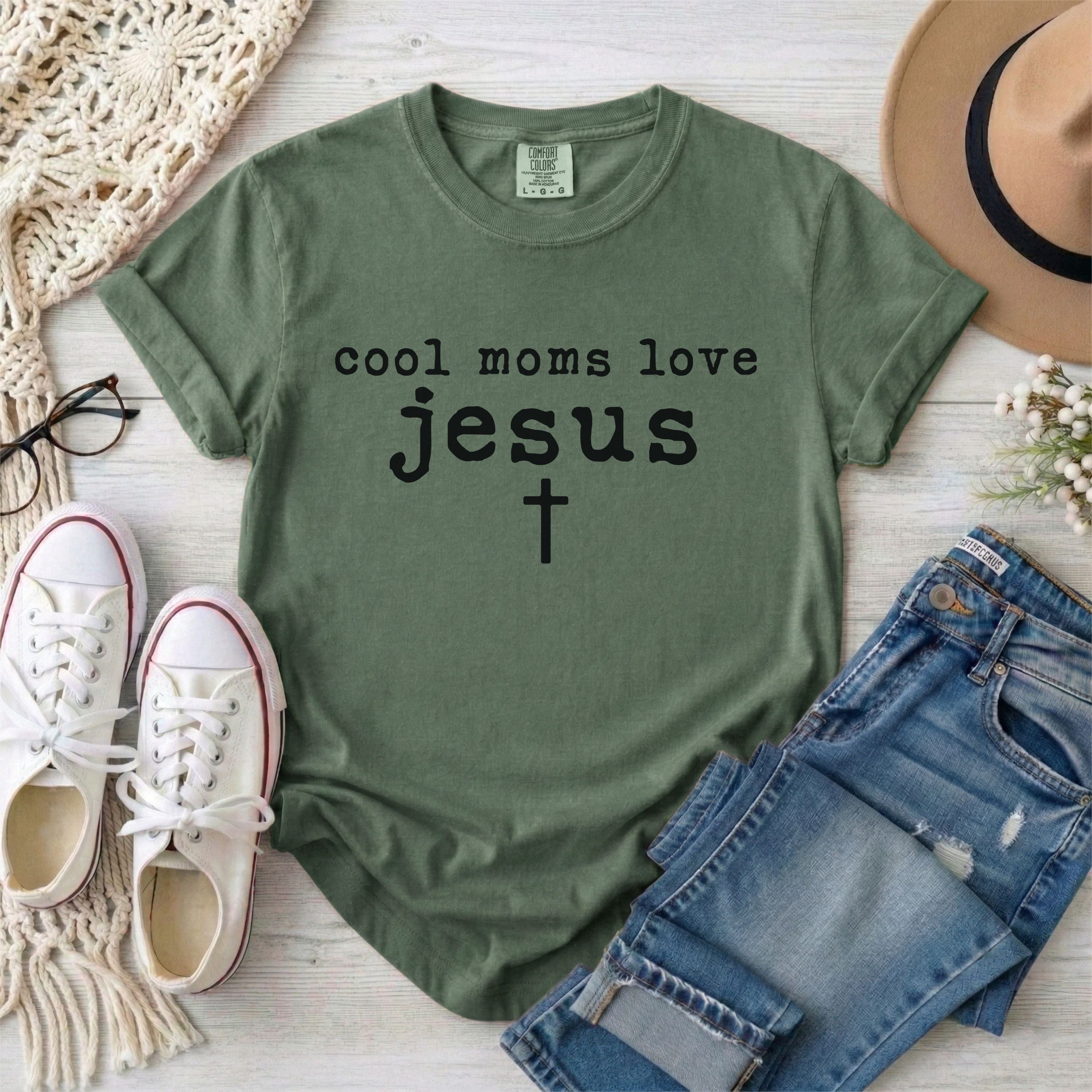 Cool Moms Love Jesus Minimalist T-Shirt
